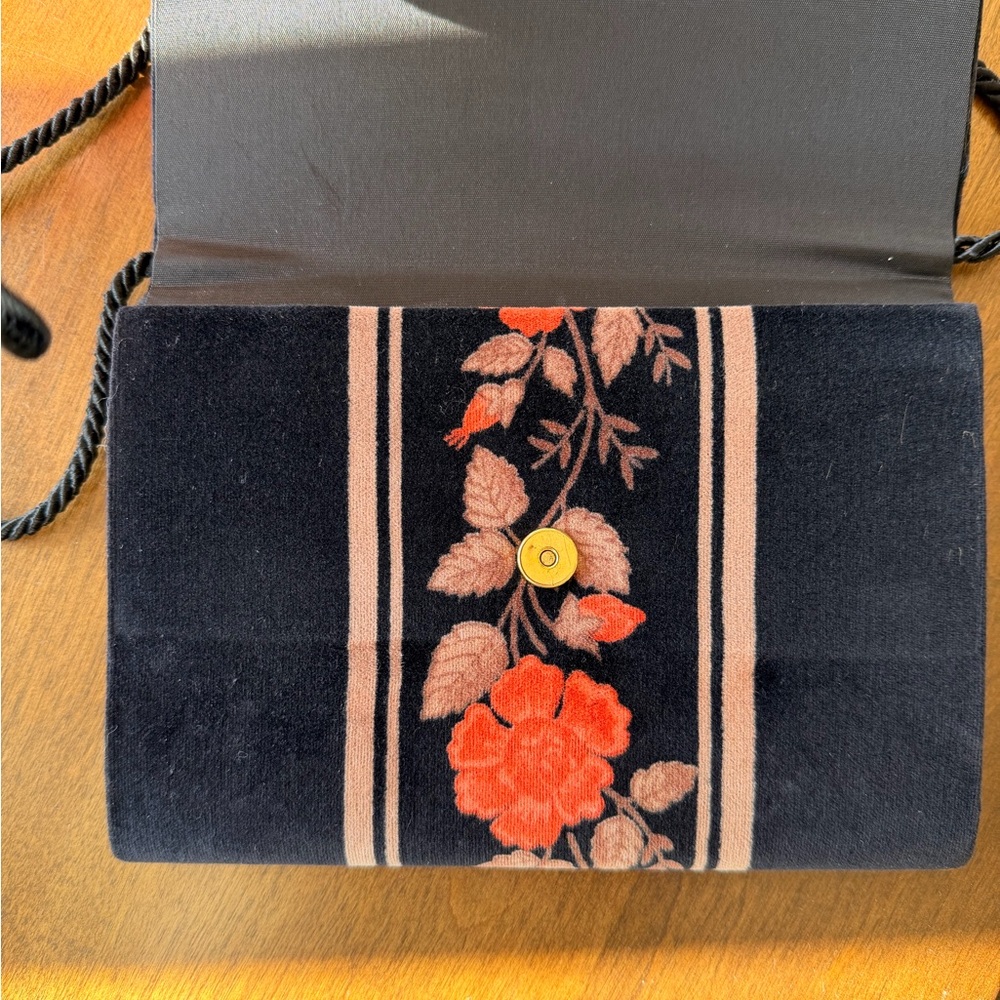 Vintage Black Clutch - Picture 2 of 7